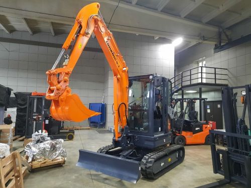 Мини-экскаватор гусеничный 3850 кг LONKING CDM6035 изображение