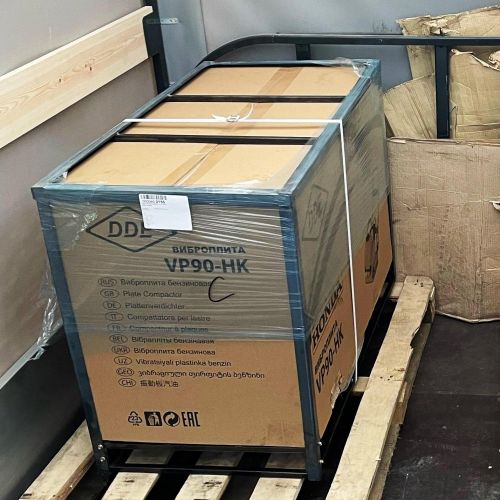 Виброплита бензиновая 90 кг DDE VP90-HK, двигатель Honda GX 160 (комплектация с баком для воды и ковриком!) изображение