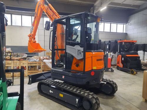 Мини-экскаватор гусеничный 3850 кг LONKING CDM6035 изображение