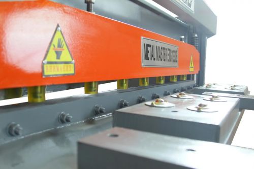 Гильотина электромеханическая METAL MASTER ETG 2530E, артикул 00000019165 изображение